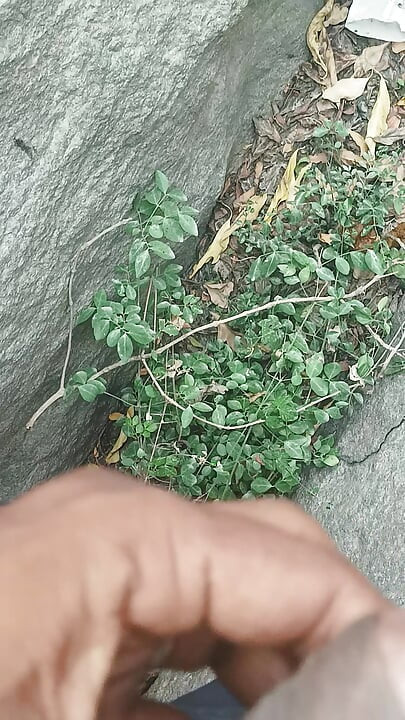 Ibu mertua nontonin aku di hutan dalam 1 detik