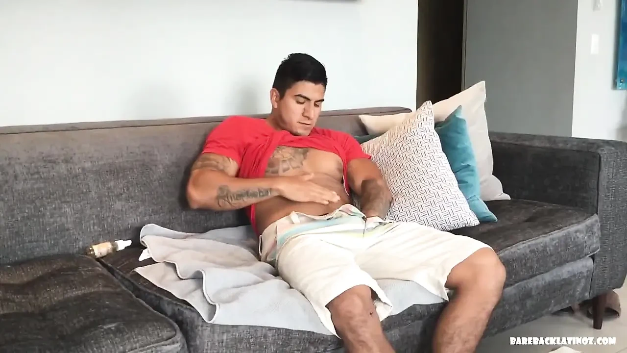 Latin fiú, Erick Jacking Off