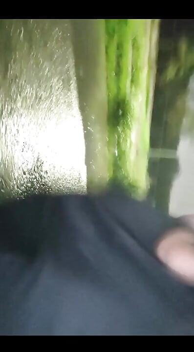 Volim špricati mlijeko, veliki kurac kad šetam usamljenim parkom