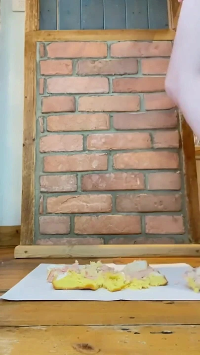 Marie 's Feet loves cake