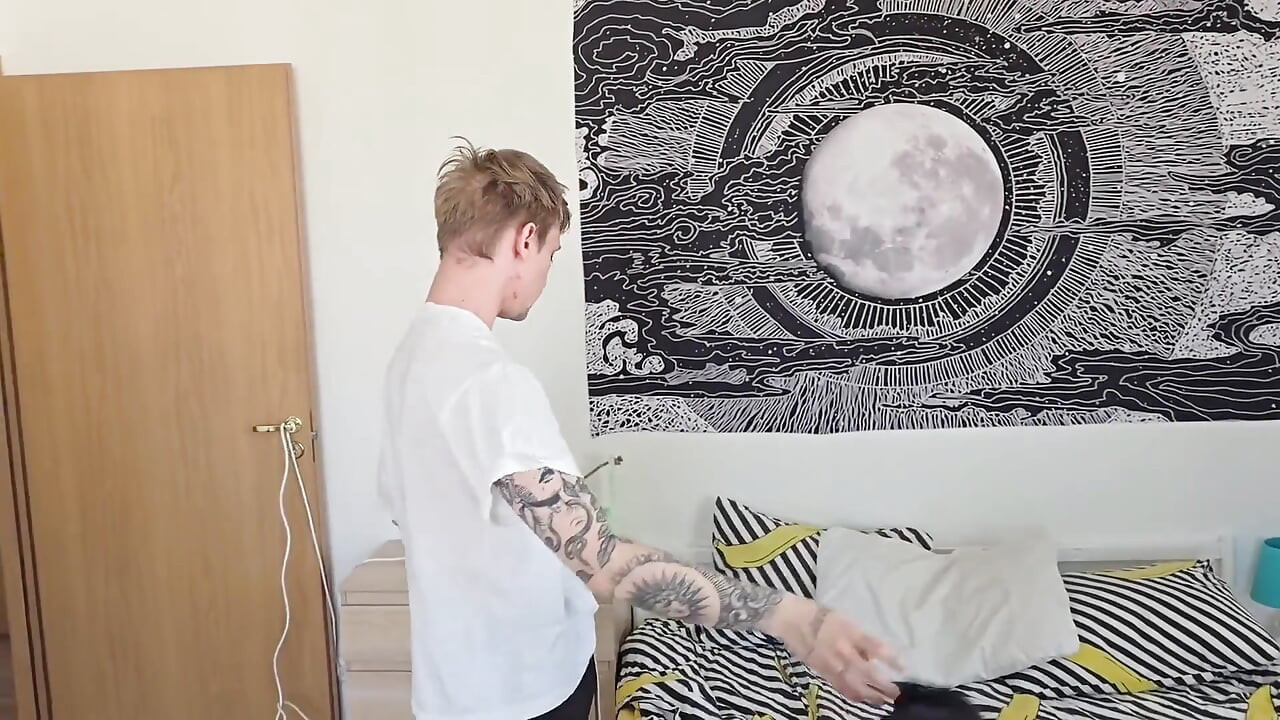 I Seduced a Guy for Sex After a Shower, Fucked Him in the Mouth and Came