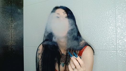 Palenie fetyszu. Dużo dymu papierosowego. Staniesz się moją popielniczką.