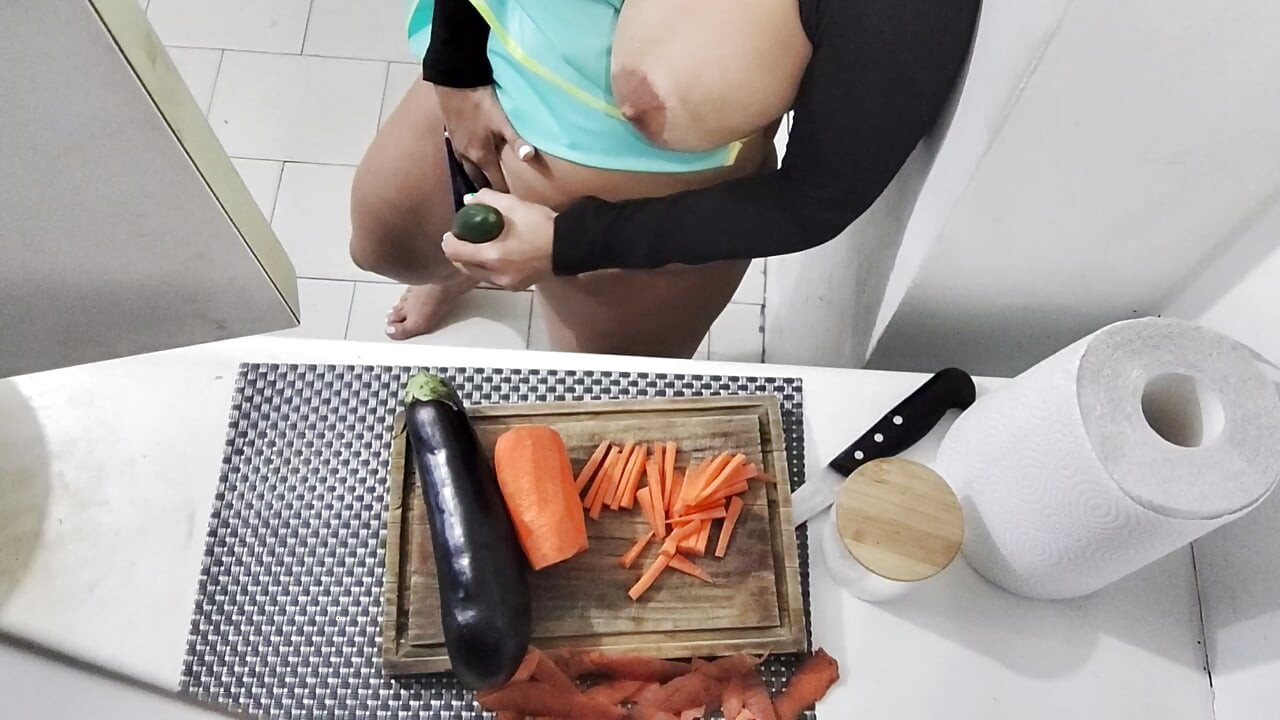 I shove a huge cucumber up my hungry asshole - Fetish