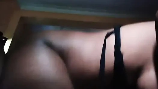 Ateşli Hintli üniversiteli kız erkek arkadaşı tarafından sikiliyor