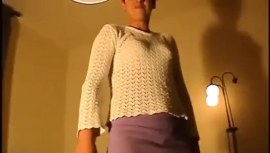 Si rambut merah yang cantik mengentot memeknya dengan jari