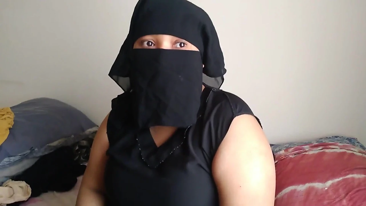 Büyük götlü ve memeli ateşli Pakistanlı üvey anne üvey oğlu büyük yarakla sert seks yapmak istiyor