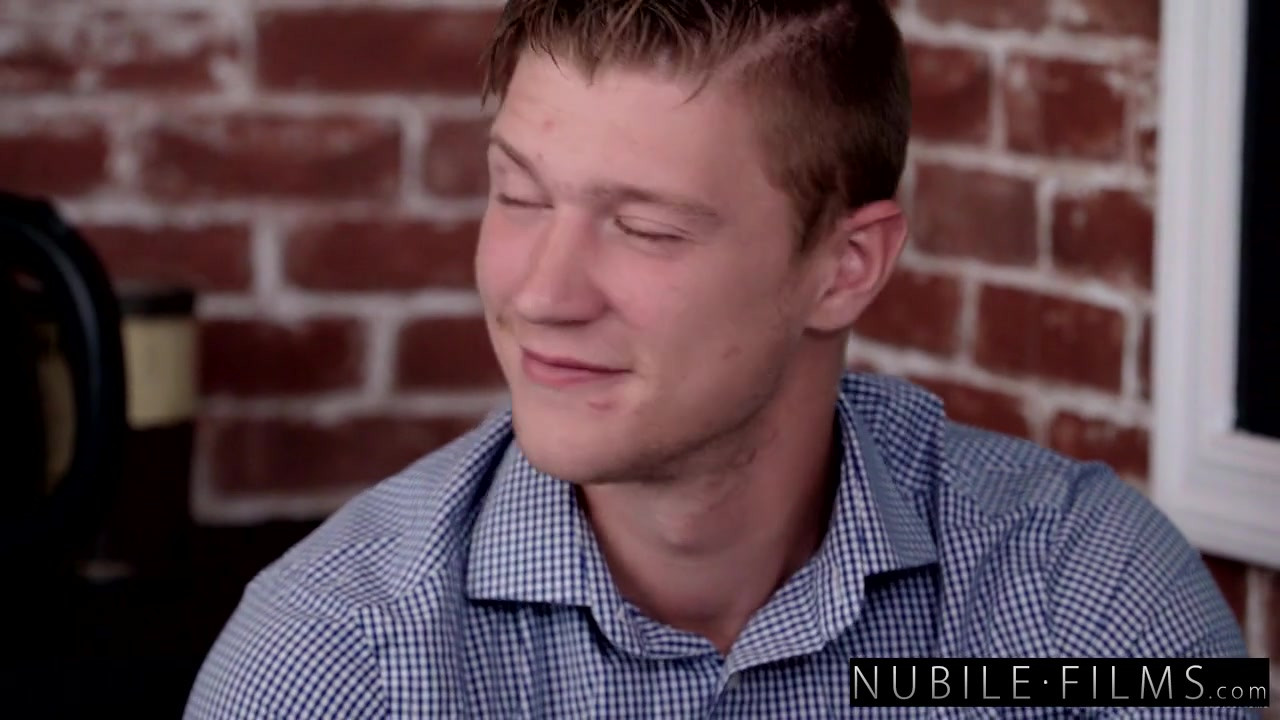 Smokeshowバリスタ・エリザ・イバラが男の番号をスリップ