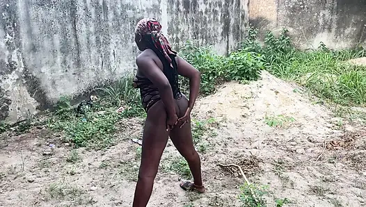 Cowok ini ngentot aku habis-habisan sampai aku crot di wajahnya