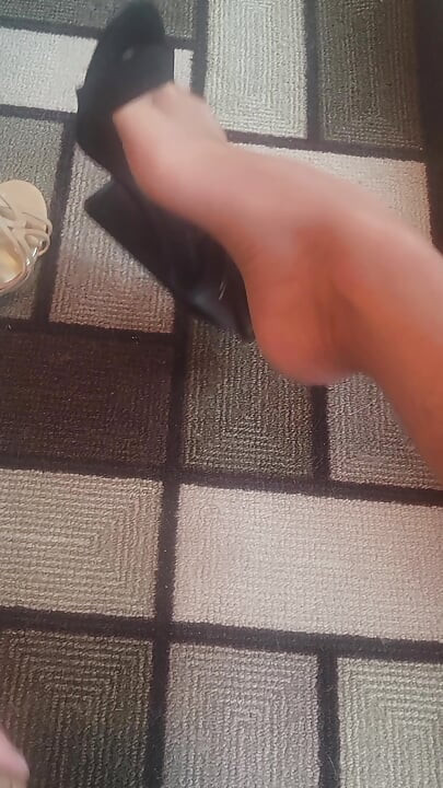 발 뒤꿈치와 나일론으로 자지 따먹기