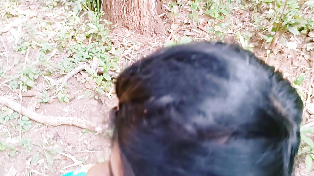 Outdoor-dschungel-sex. Desi Bhabi fickt den kleinen Bruder des großen schwanzes des ehemanns im Wald. Telugu dirtytalk.