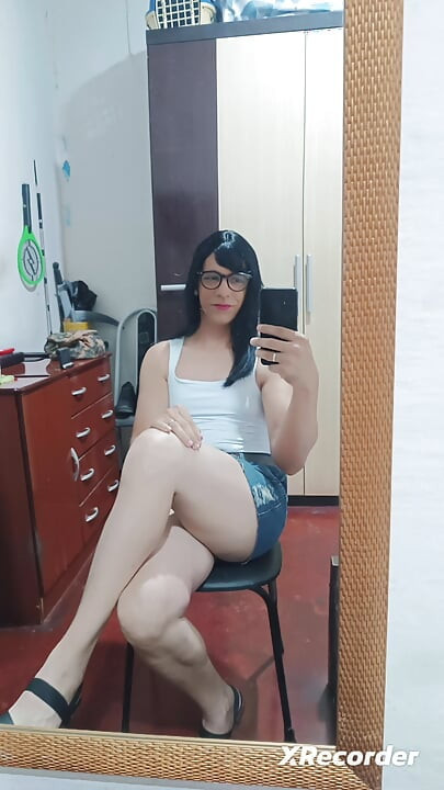 Sakura Nakamura - costum drăgaș și dresser cu blugi