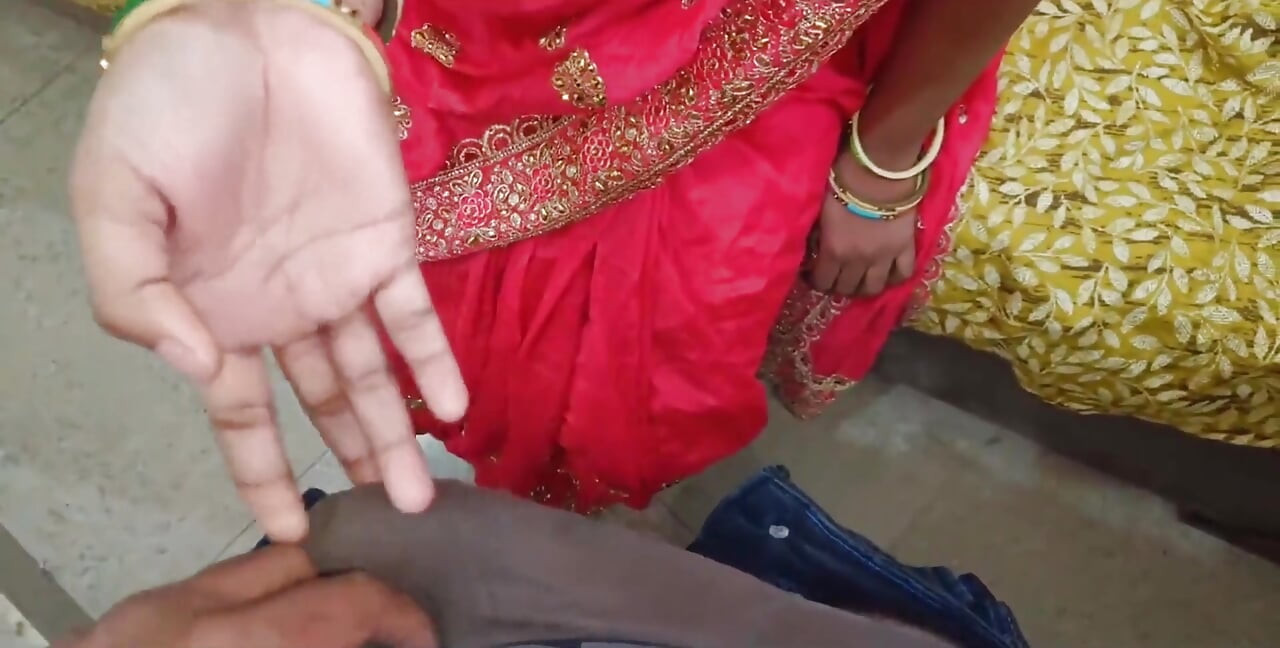 20 años esposa caliente engañando al marido y follando a un vaquero del pueblo y el esposo fue pillado después del sexo ella era esposa caliente recién casada