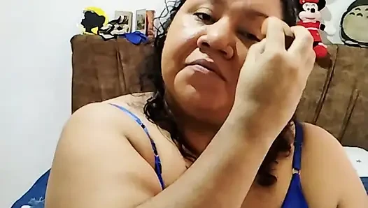 Dan jika kita menghabiskan sedikit waktu melakukan make-up kami, nikmatilah pertama kalinya