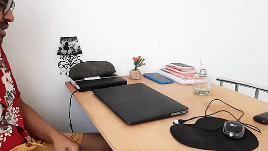 Dia meneteskan air liur, sedemikian rupa sehingga dialah yang memintanya.