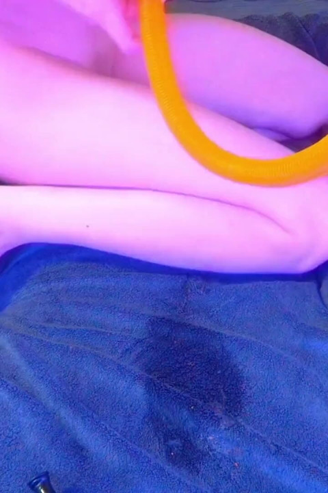 Tubo alienígena de 80 cm de 32 polegadas dentro da minha bunda femboy