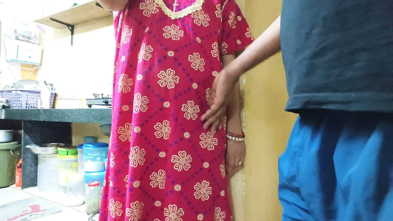 Delivery boy se chudai karwai payment ke badle