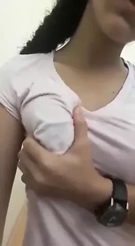 egyptian send nude to her bf