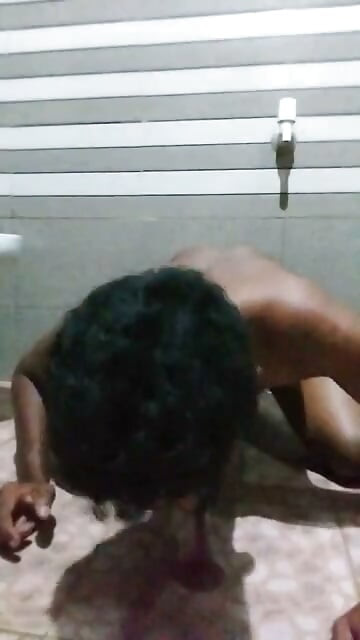 Pengetua shithin Fag Bermain Dildo di Bilik Mandi