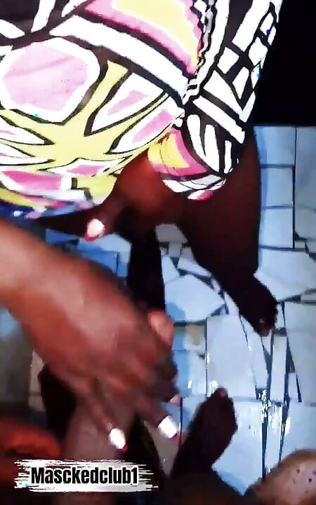 Sexe naturel, non censuré, Sexyrita s’amuse dans la salle de bain avec une grosse bite, MILF à grosse bite noire