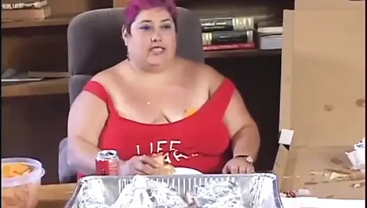 Çok çirkin xxx cankurtaran orta yaşlı seksi kadın yatak odasında sikişiyor