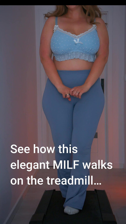 Peituda milf twerking sua bunda enorme