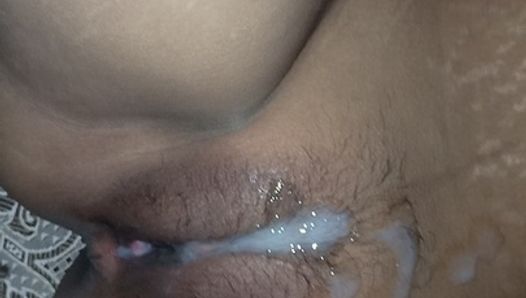 Creampie - sexo amador caseiro com buceta apertada, molhada e suculenta