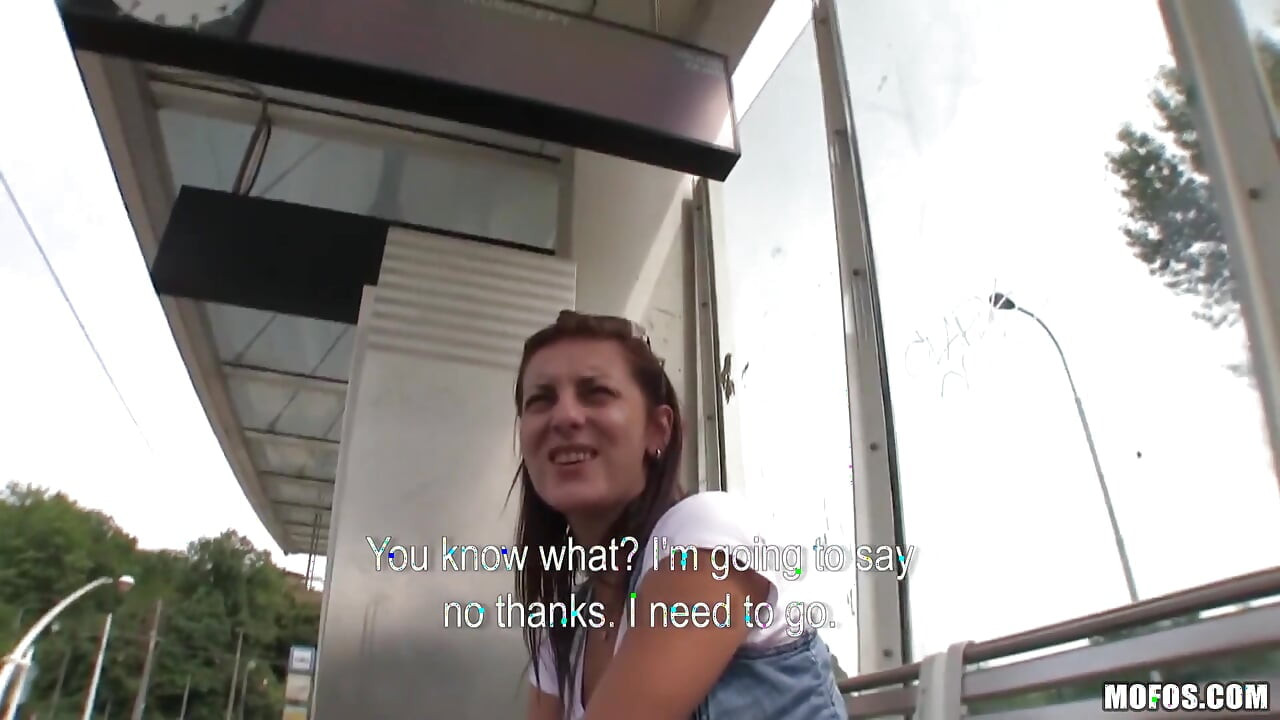 Veřejné vyzvednutí - euro zrzka předvádí svůj těsný bud a bere náklad na její těsnou kundičku