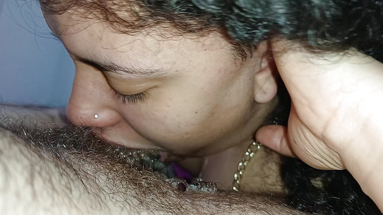 OMG MANY PIMPLES ON THE CUCKOLD'S COCK, SHE LICKS HARD UNTIL HE CUMS