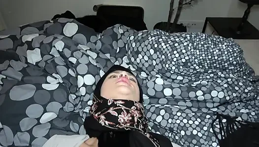 Gadis muslim berhijab diam-diam sama abang tirinya sendiri