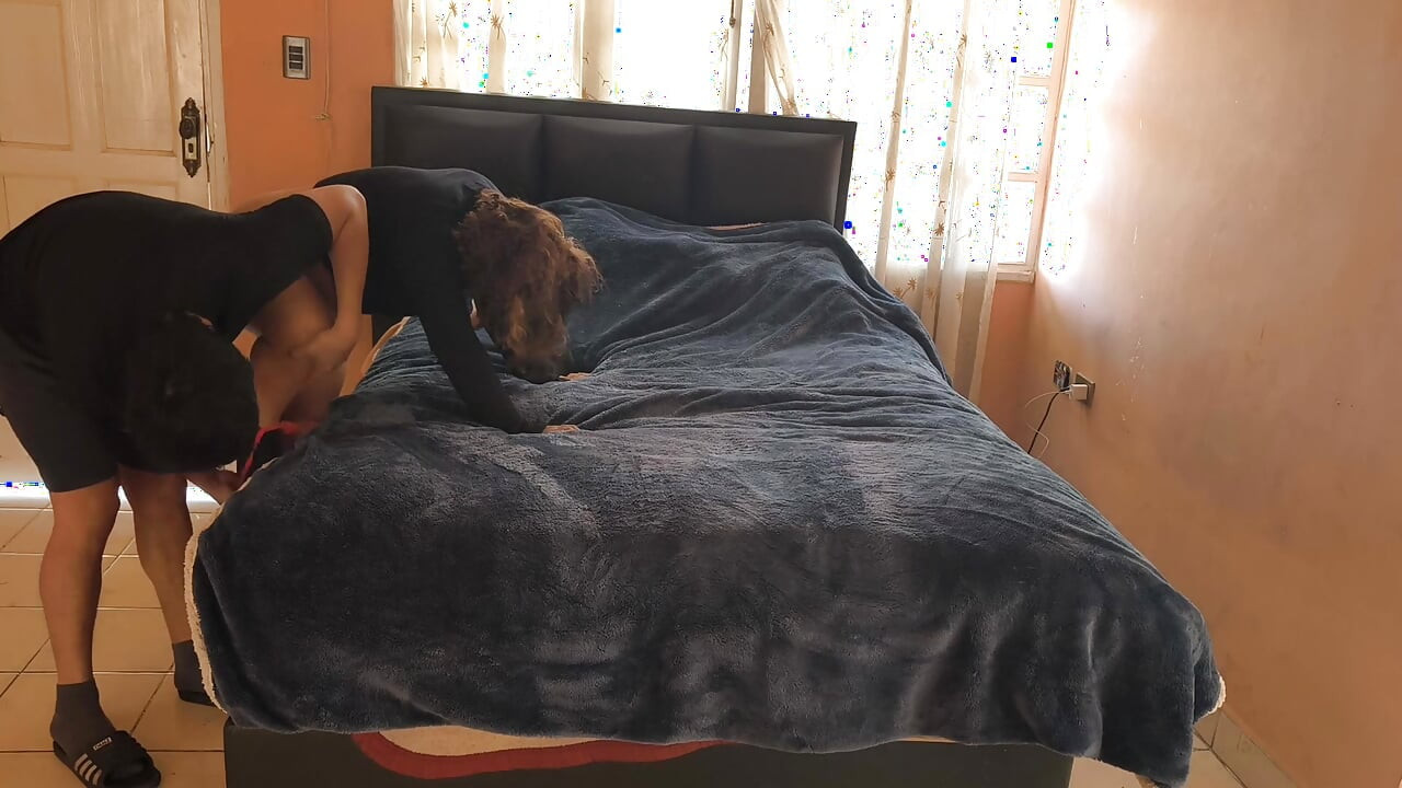 I convinced my mature friend from the gym again to fuck all day long