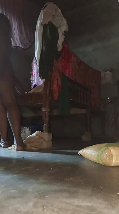 Ik versierde mijn kut en kont met henna en werd toen geneukt door mijn vriend