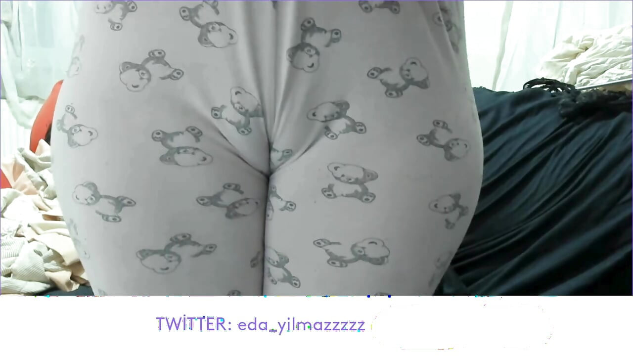 CAMELTOE- MASTURBATION IN PAJAMAS- PUFFED PUSSY- SWOLLEN PUSSY- TURKISH PORN