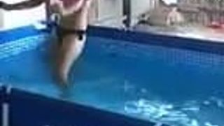 Baile Del Toto En La Piscina