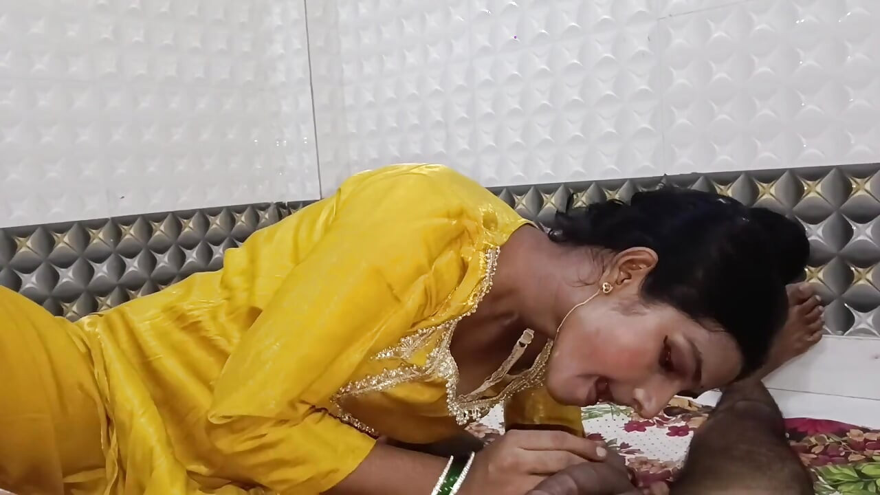 Blowjob desi cantik dengan urutan bola dalam pakaian tradisional