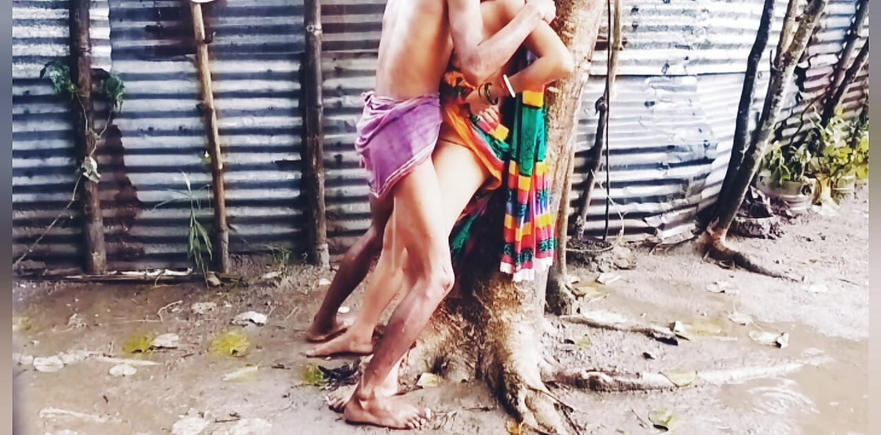 Big Tits Big Ass Desi Bhabi in Teen age Fucks Devar in outdoor Rainy season.