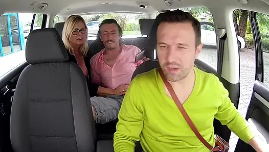 Memek tante seksi dengan toket besar dientot habis-habisan