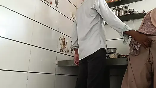 Rasoi mein bhabhi ji ke sath masti