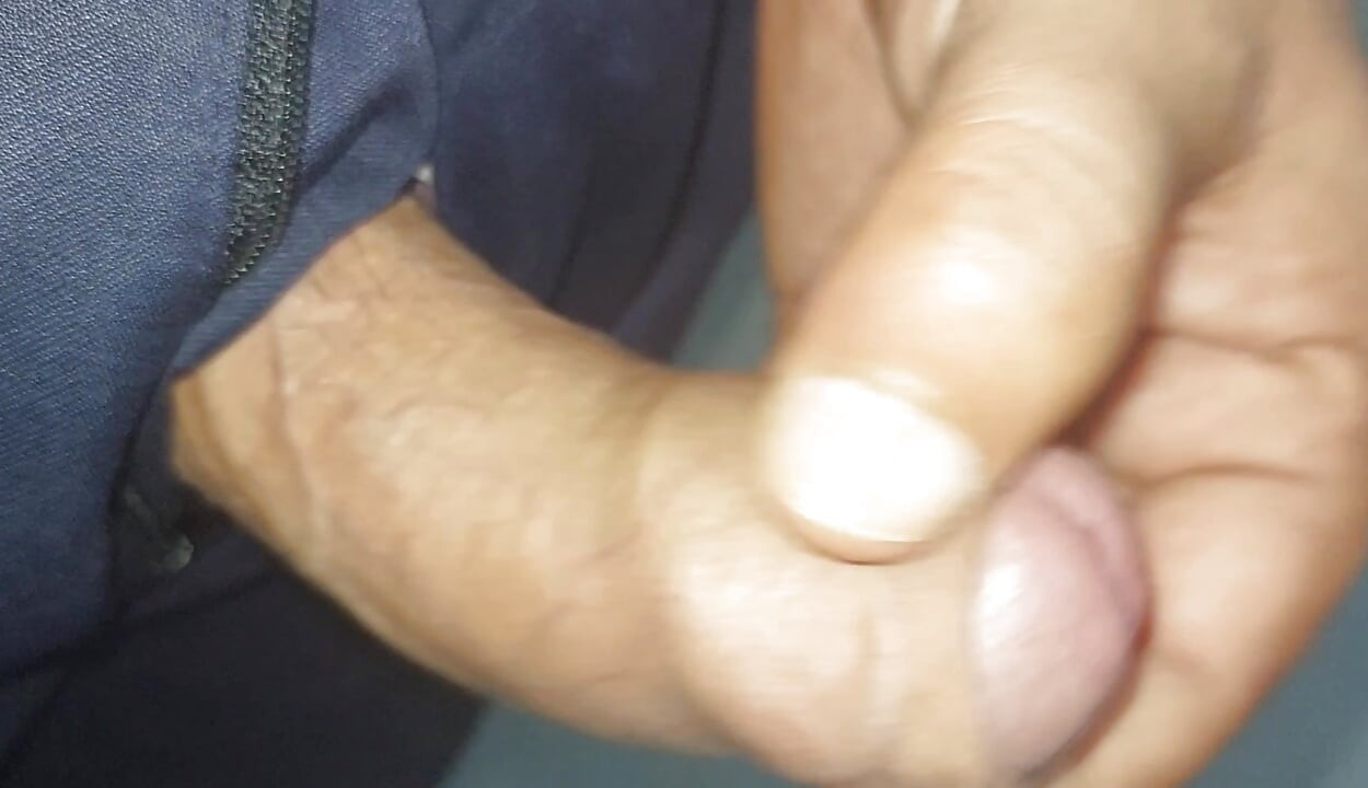 Mi padrastro y madrastra me masturbaron en mi cumpleaños