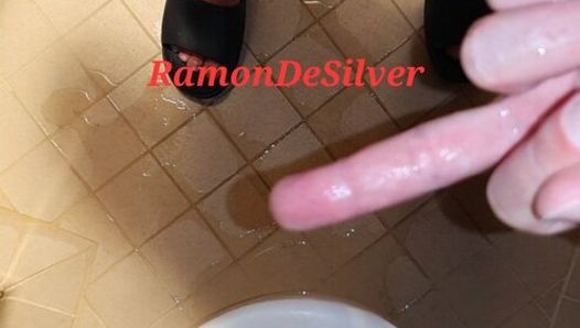 Master Ramon pisses all over the toilet, very horny, he squirts his golden champagne everywhere