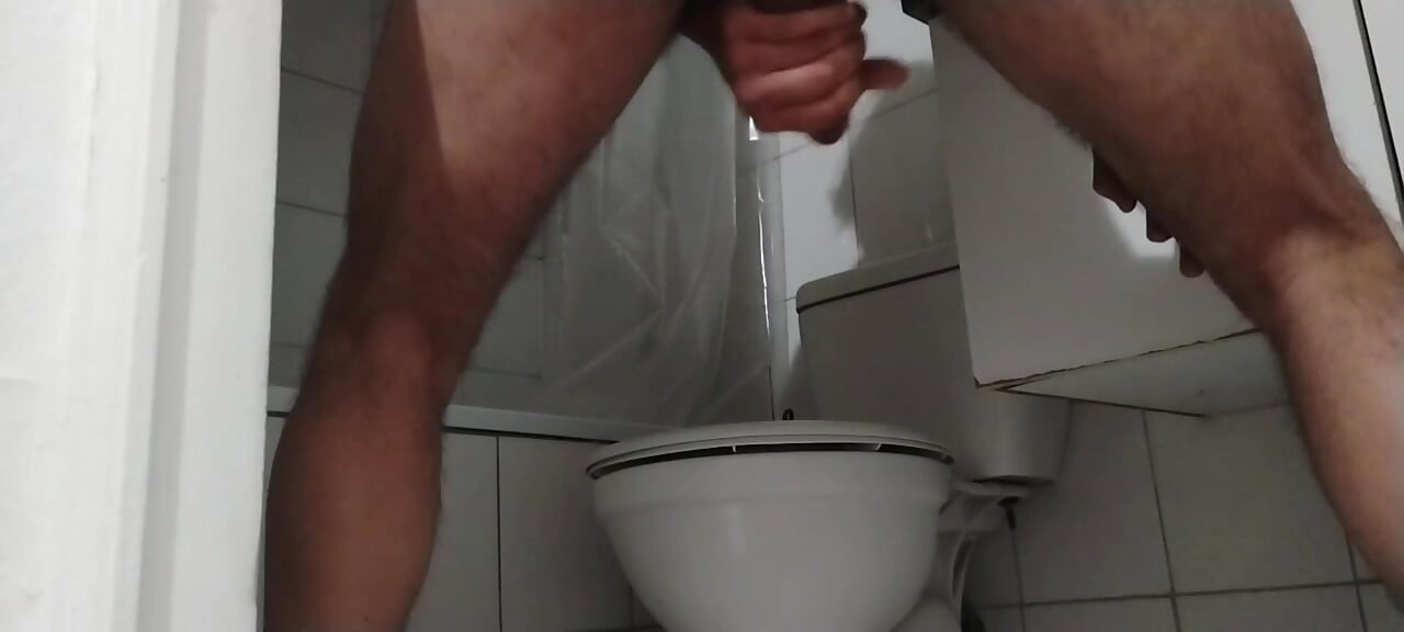 Éjaculation épique dans ma salle de bain