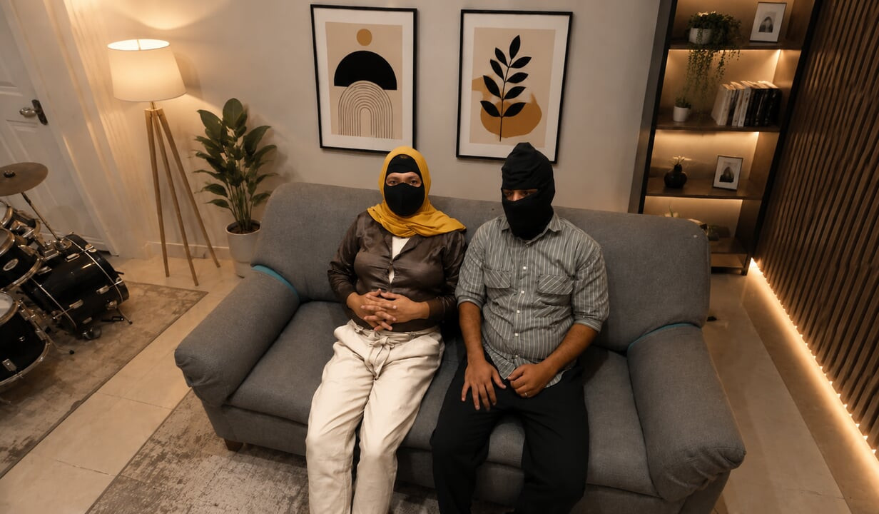 Teman kantor muslim berhijab dan bosnya untuk promosi jilat memek berbulu dan nyepong kontol dan ngentot memek becek