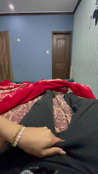 Madura pakisatni linda esposa brincando com meu pau ela está de bom humor