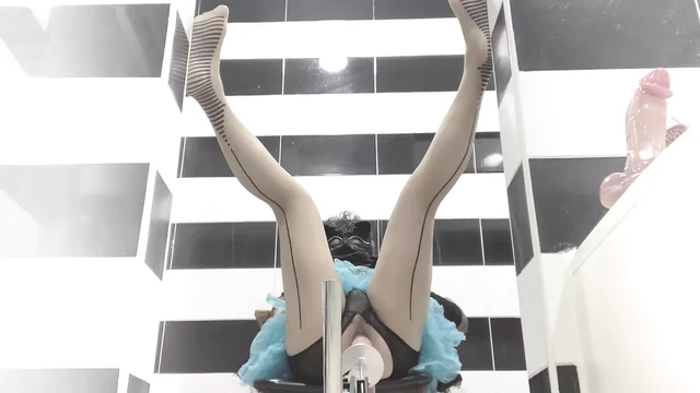 HAVING FUN WITH FUCKING MACHINE
