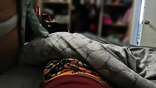 Чилийка дрочит ее бойфренд и кончает