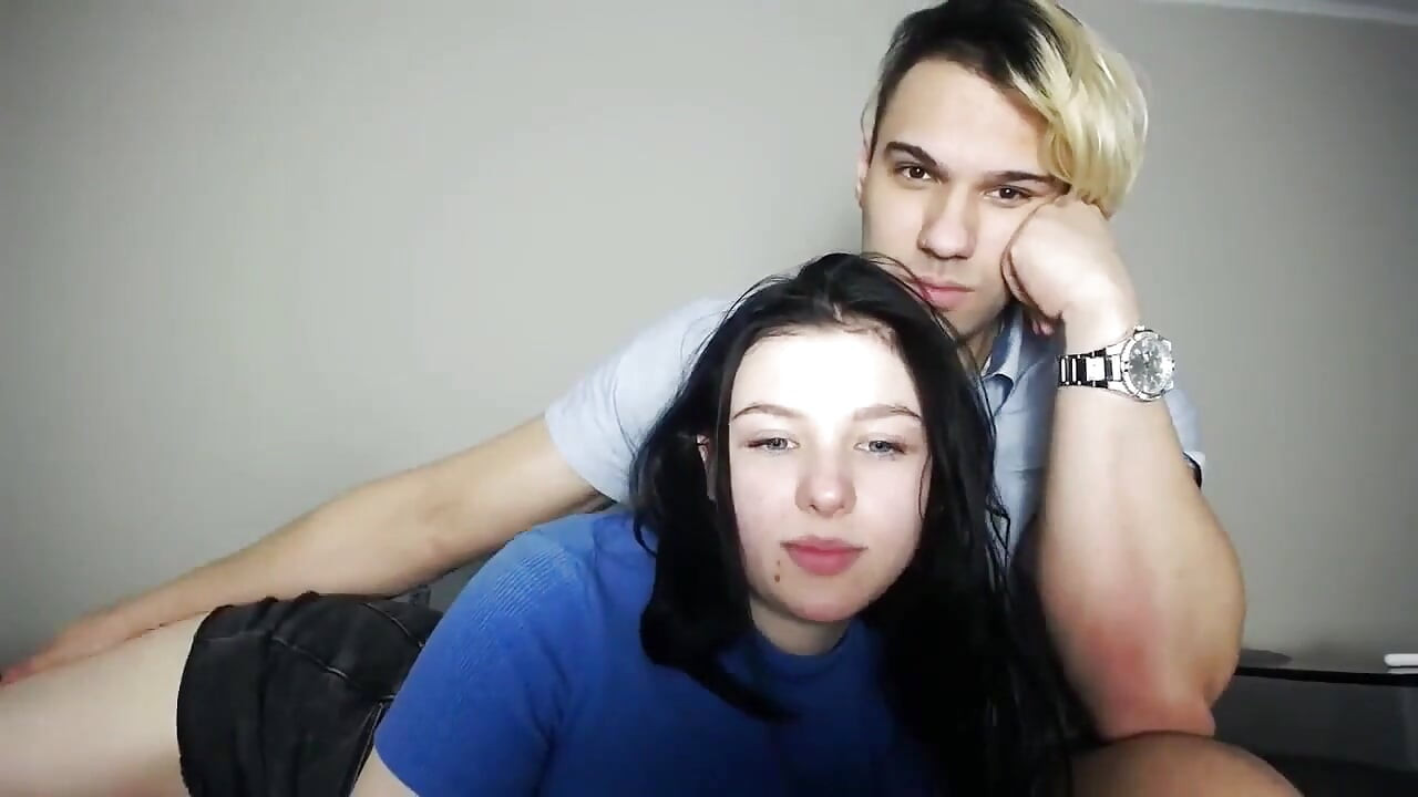 Para nastolatków na kamerze internetowej