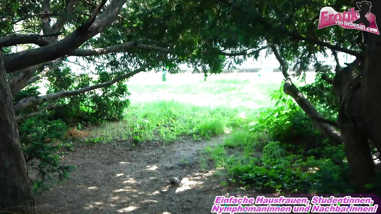 Alemã gordinha amadora chupa pau de homem no parque depois de flertar