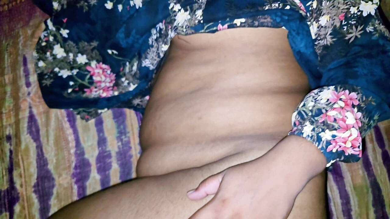 I had sex with my divorced stepsister in an empty house.