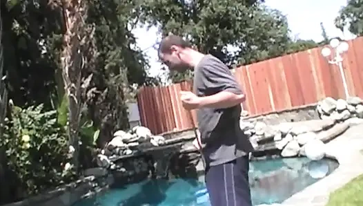 Блондинка с большой сочной попкой растянута на диване