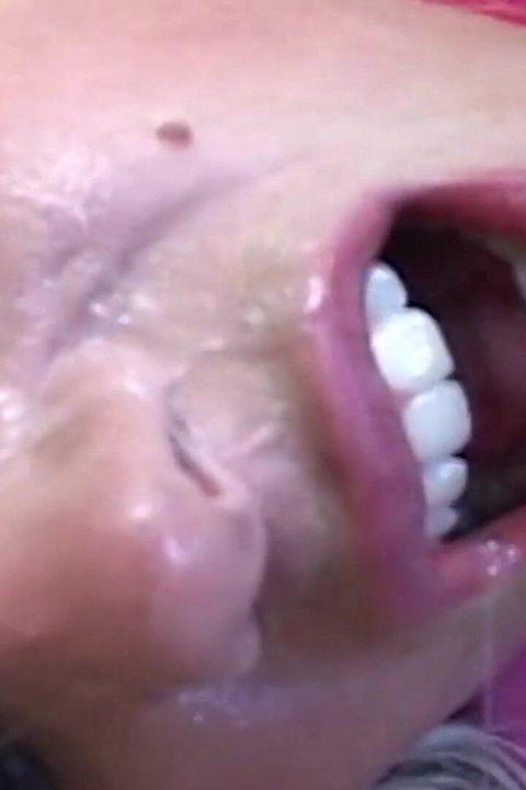 2 con cu đến âm hộ-4_sexy tóc vàng nóng bỏng trong bộ đồ lót muốn một lần bắn tinh đôi trong miệng của cô ấy