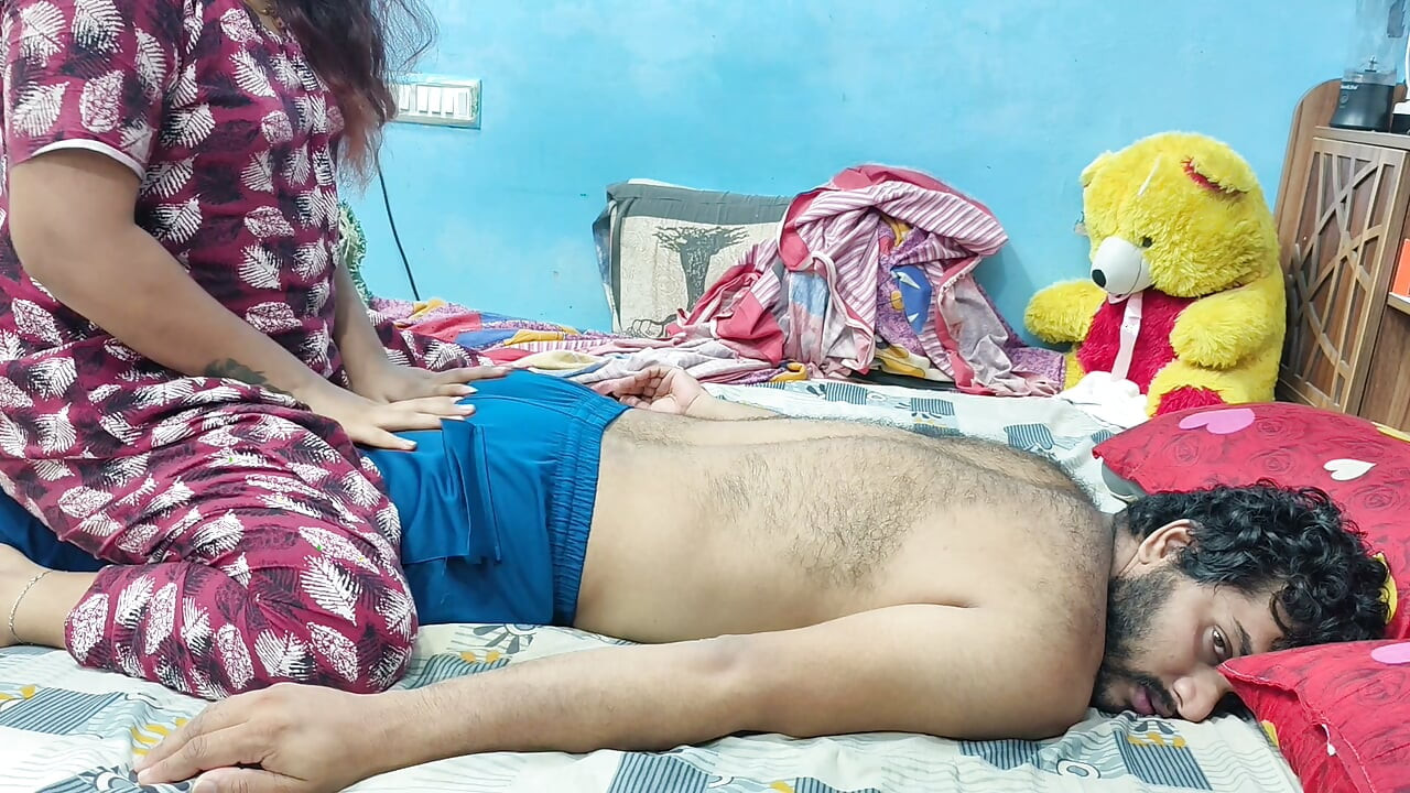 Massagem nua de rapariga indiana quente a rapaz de Malabar